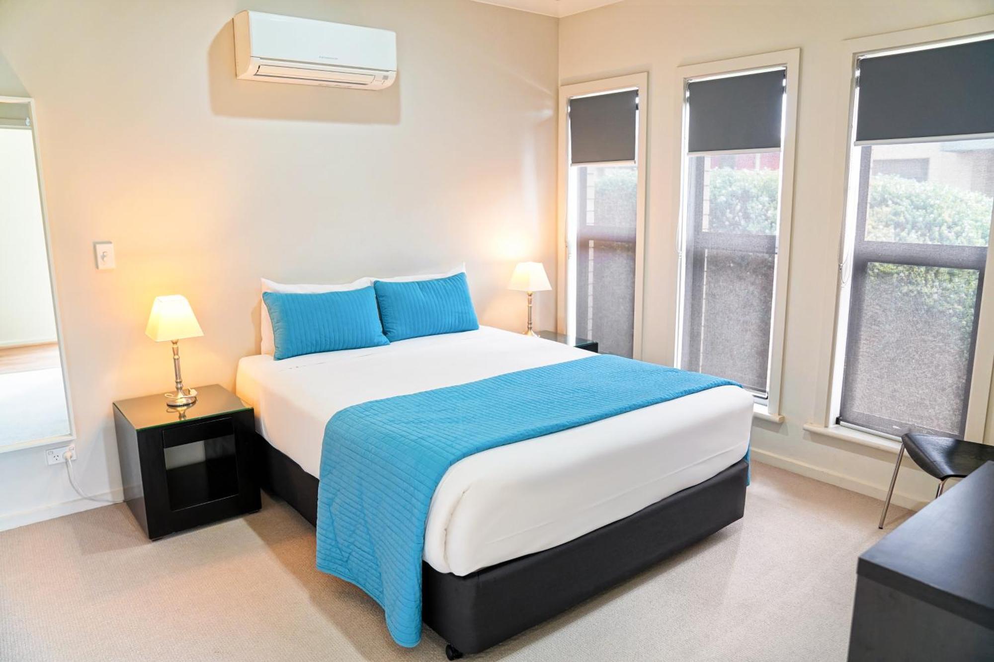 Aparthotel On The Bay 3*