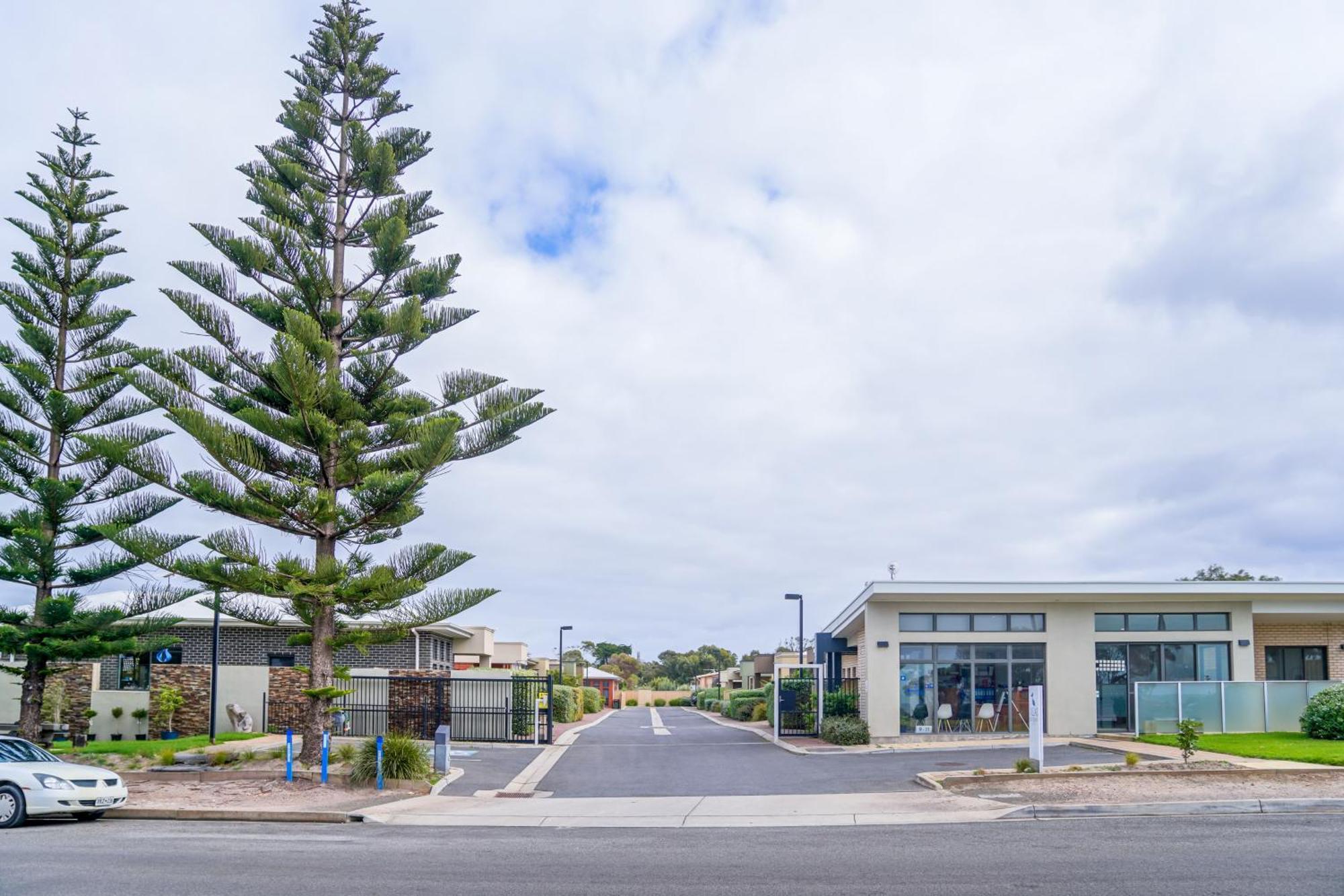 Aparthotel On The Bay 3*